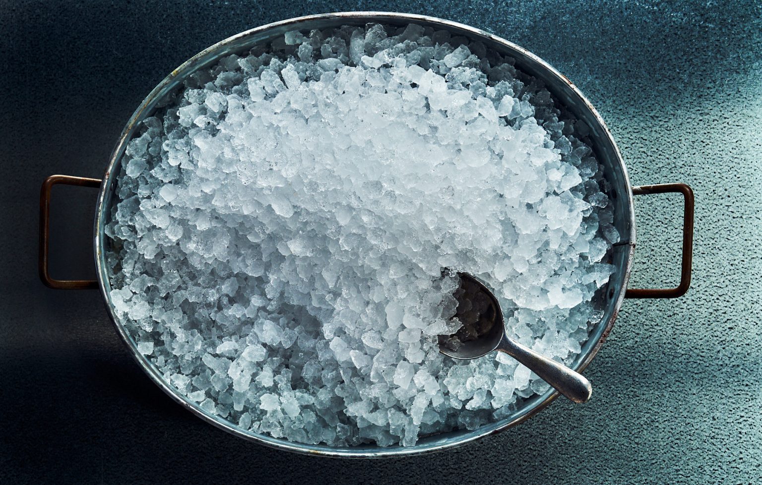 Flaked-Ice-Bucket-Blue-Lighting-1-1-1536x978